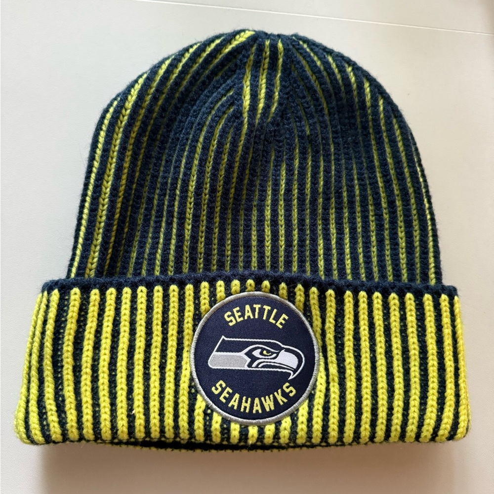 SEATTLE SEAHAWKS STARTER Beanie - Black and Yellow